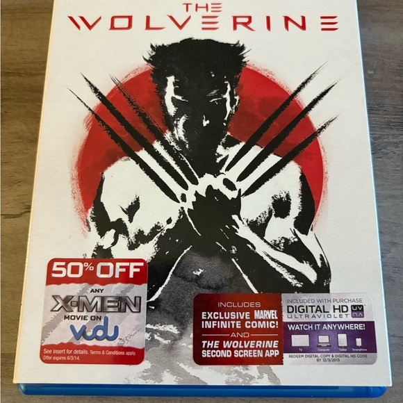 The Wolverine Blu-ray with Exclusive Comic - Picture 1 of 6